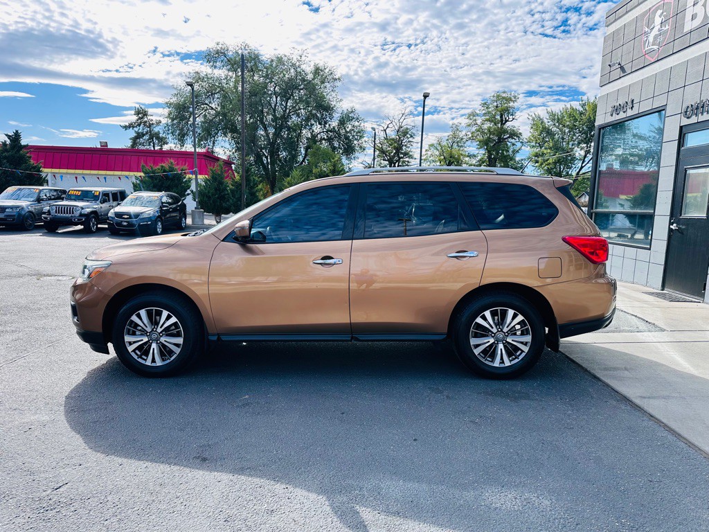2017 Nissan Pathfinder Image 4