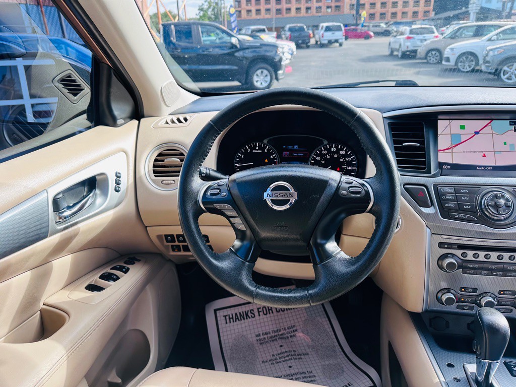 2017 Nissan Pathfinder Image 11