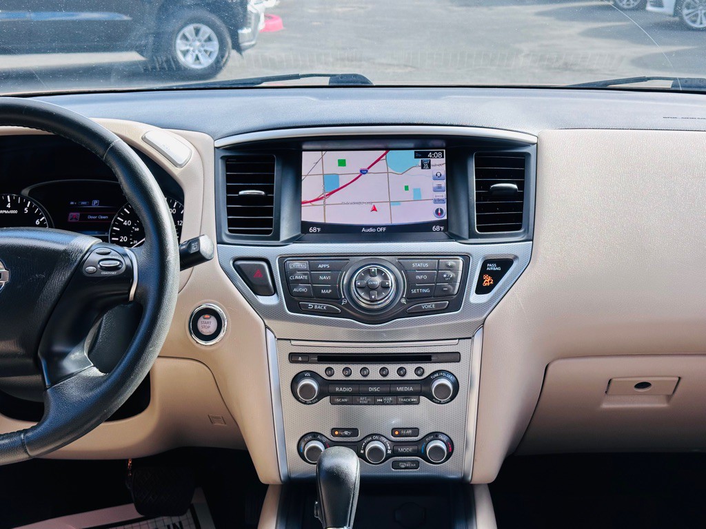 2017 Nissan Pathfinder Image 12