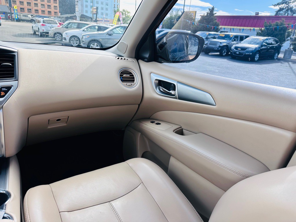 2017 Nissan Pathfinder Image 15