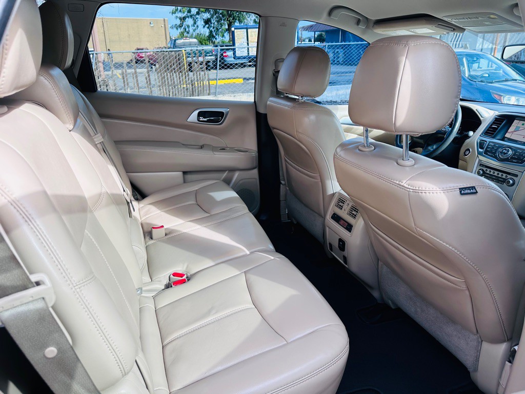 2017 Nissan Pathfinder Image 16