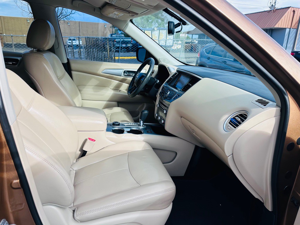 2017 Nissan Pathfinder Image 18