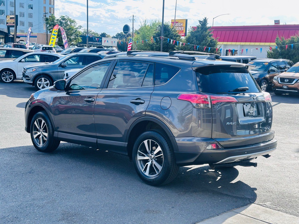 2017 Toyota Rav4 Image 4