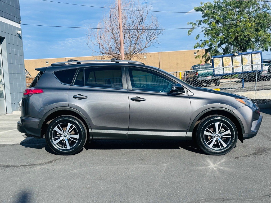 2017 Toyota Rav4 Image 7