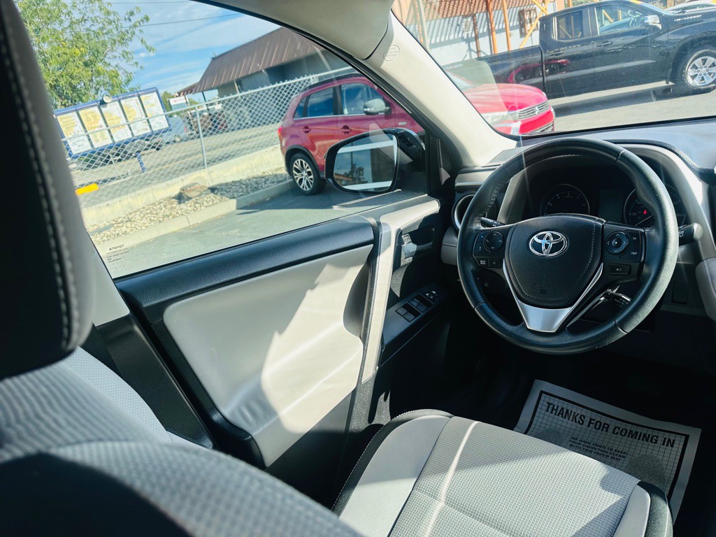 2017 Toyota Rav4 Image 12