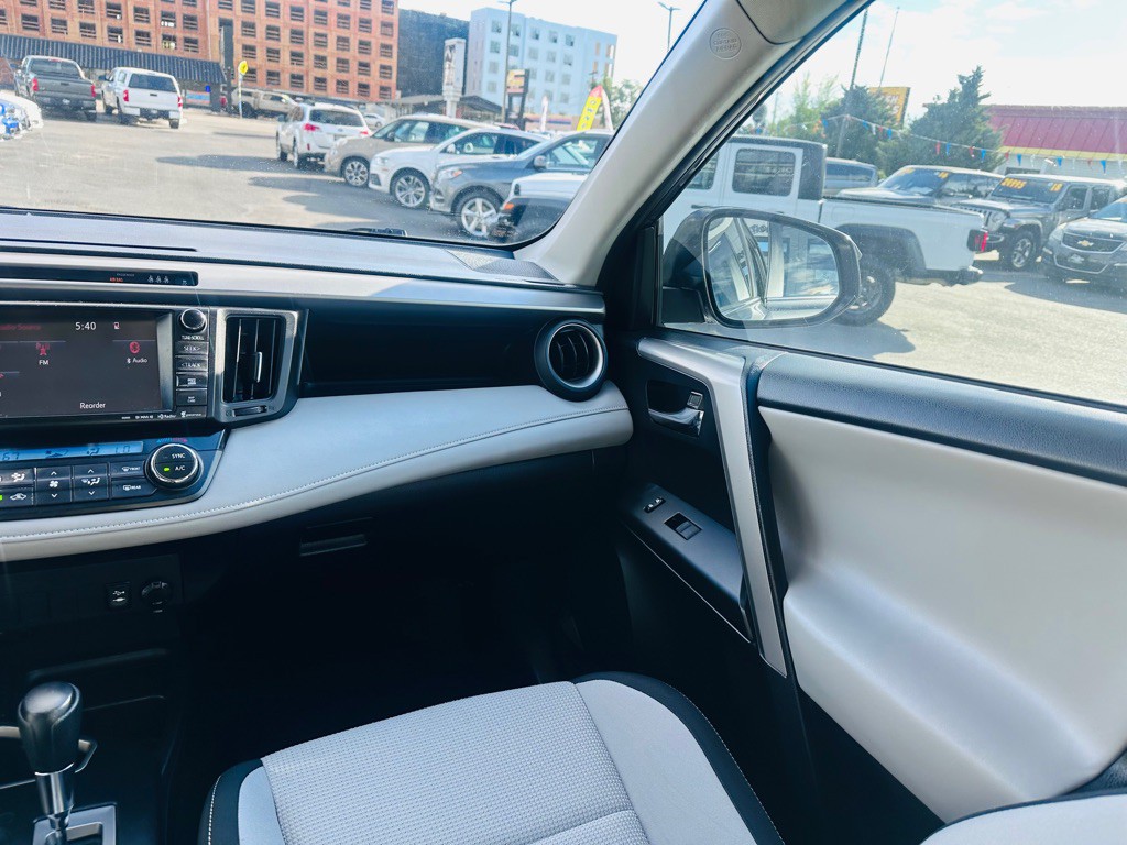 2017 Toyota Rav4 Image 13