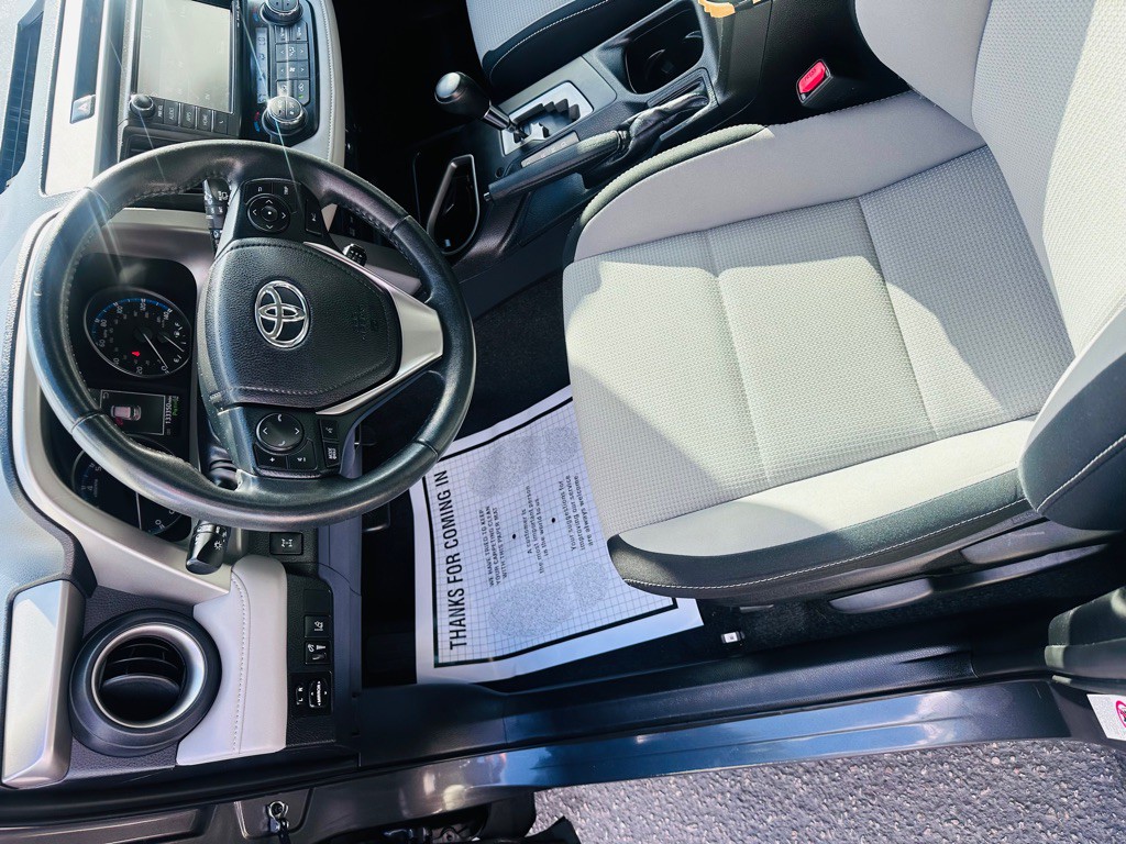 2017 Toyota Rav4 Image 17