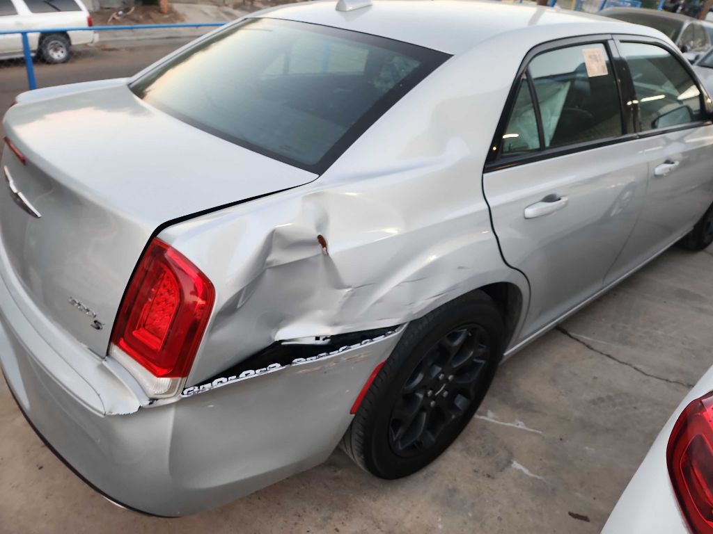 2020 Chrysler 300 Image 2