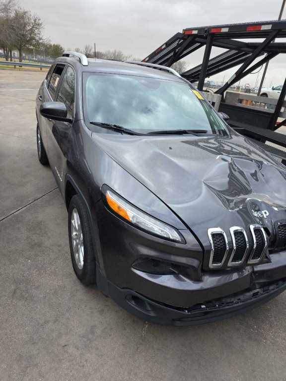 2017 Jeep Cherokee Image 2