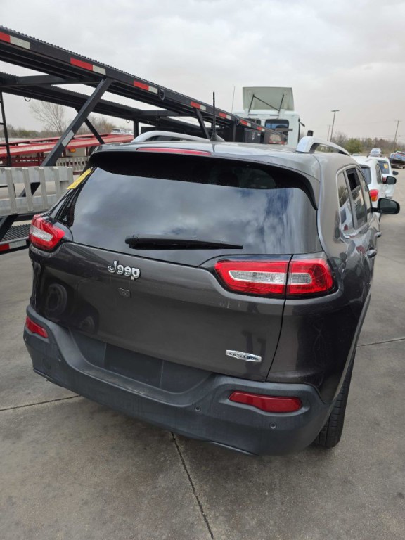2017 Jeep Cherokee Image 3