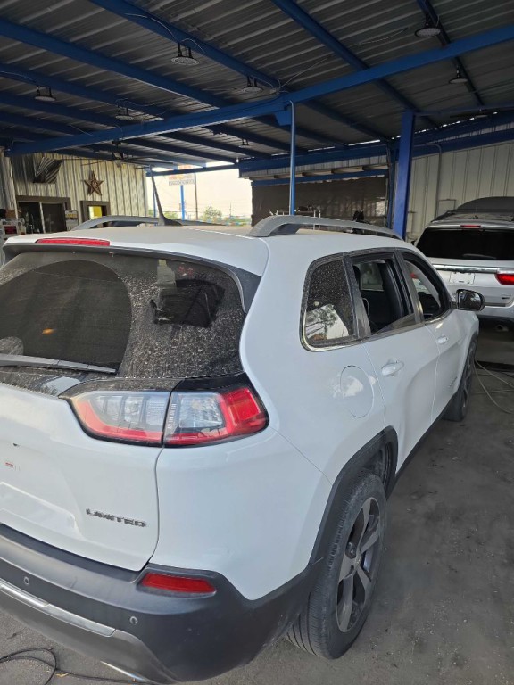 2019 Jeep Cherokee Image 3