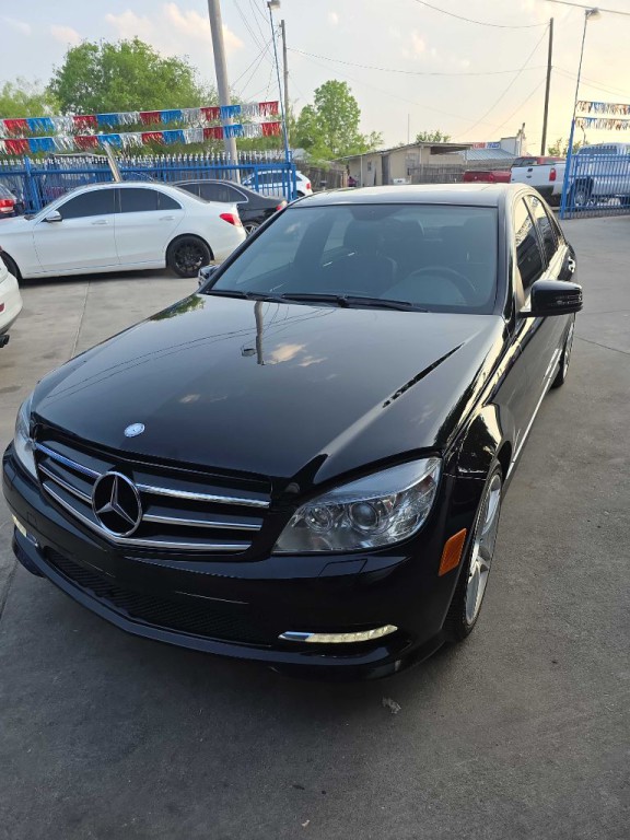 2011 Mercedes-Benz C-Class Image 1