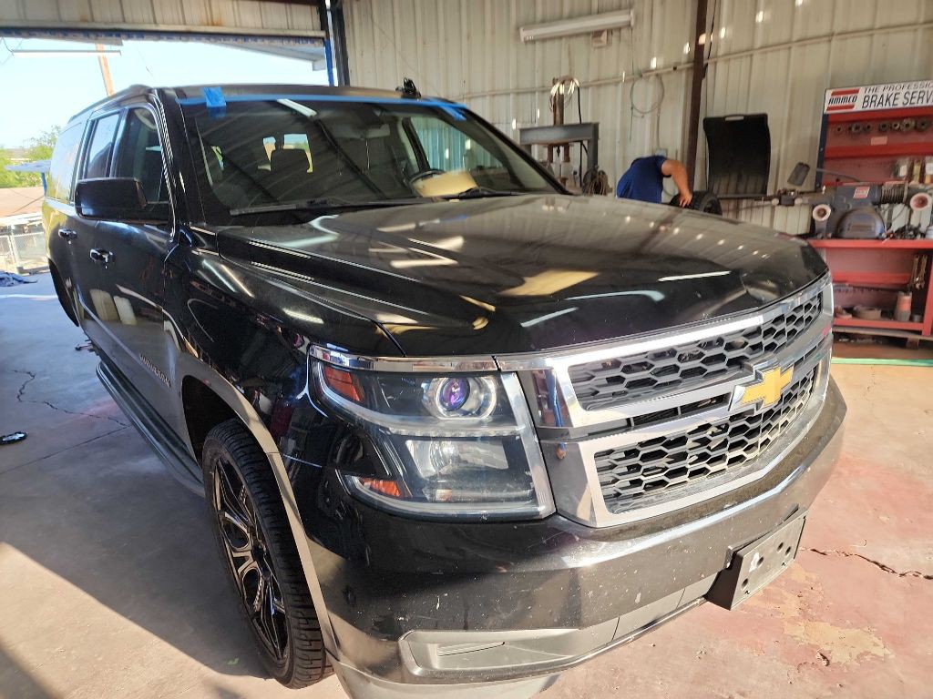 2016 Chevrolet Suburban Image 2