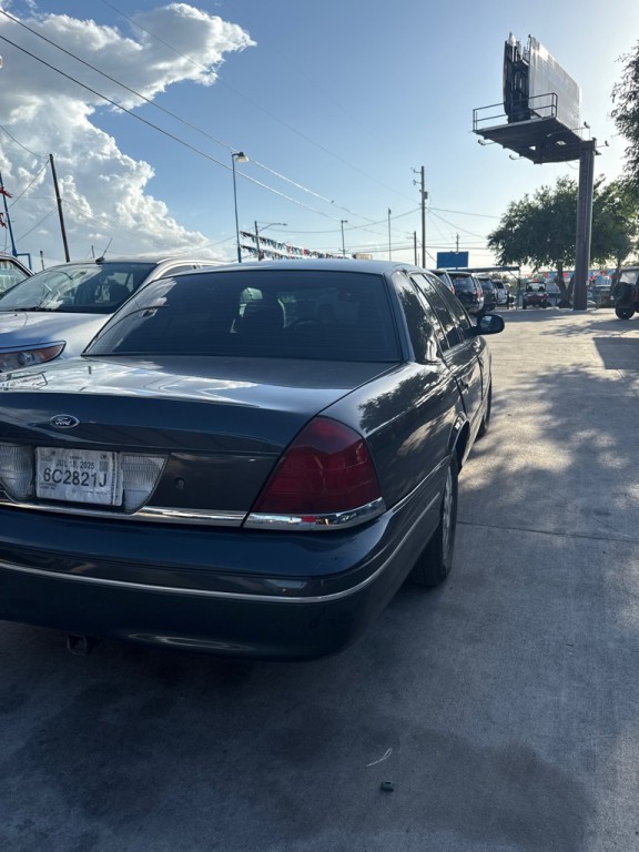 2004 Ford Crown Victoria Image 3