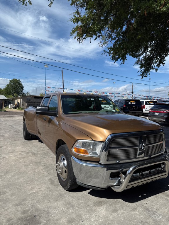 2011 Dodge Ram 3500 Image 2