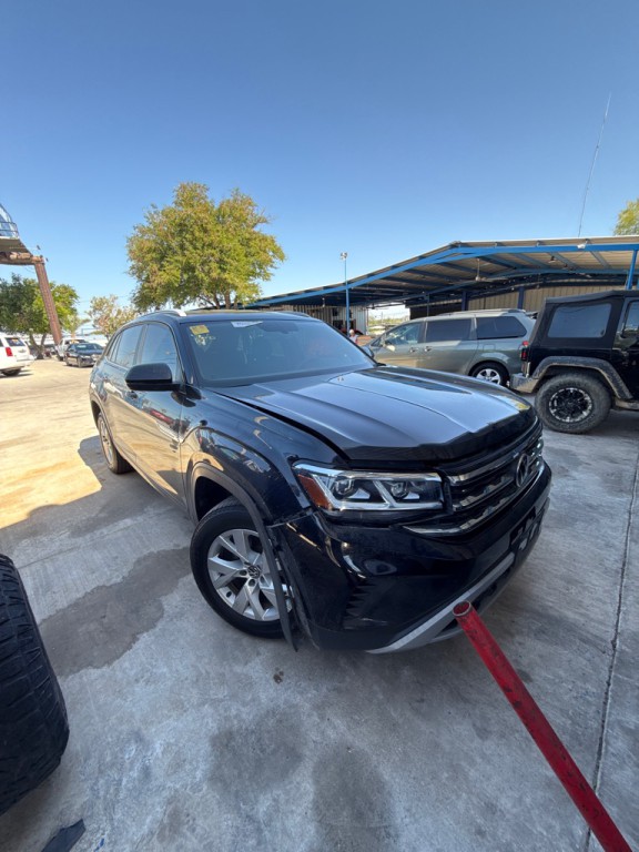 2021 Volkswagen Atlas Cross Sport Image 2