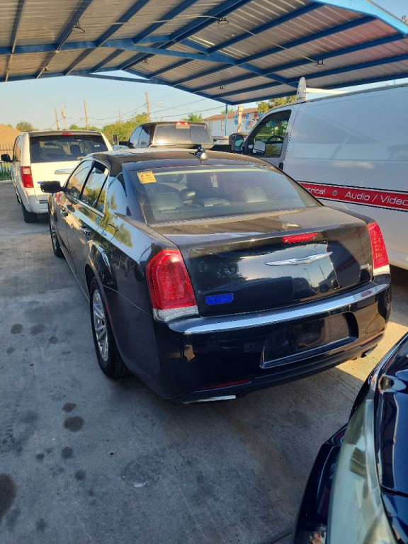 2016 Chrysler 300 Image 2