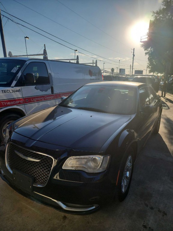2016 Chrysler 300 Image 3
