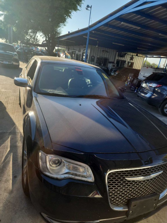 2016 Chrysler 300 Image 4