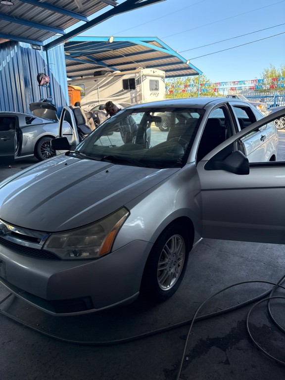 2010 Ford Focus Image 1
