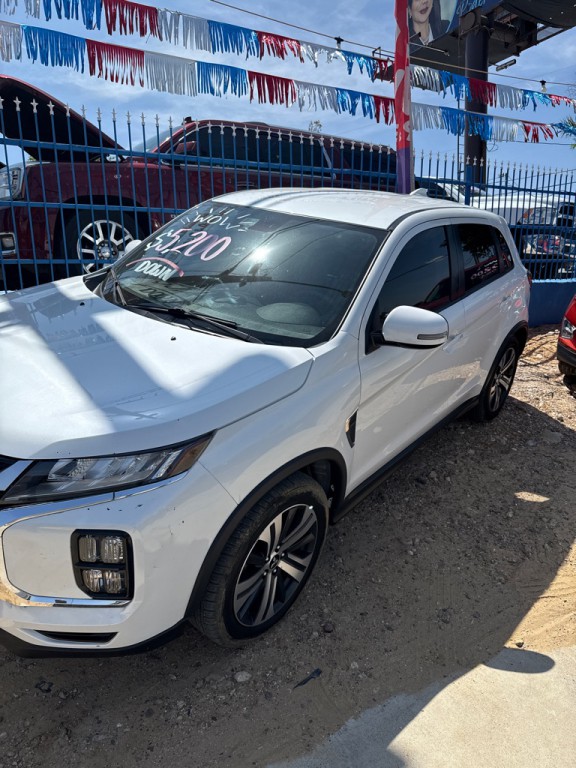 2021 Mitsubishi Outlander Image 2