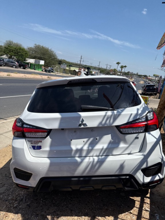 2021 Mitsubishi Outlander Image 4