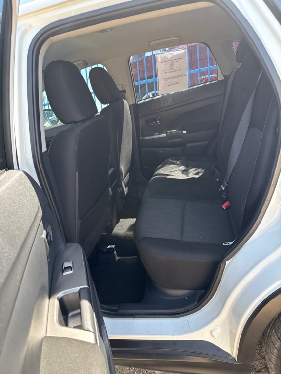 2021 Mitsubishi Outlander Image 7