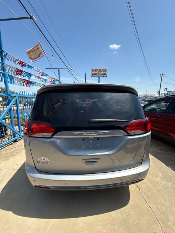 2017 Chrysler Pacifica Image 4