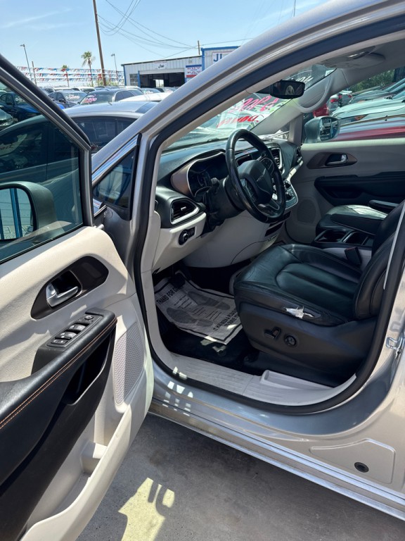 2017 Chrysler Pacifica Image 6