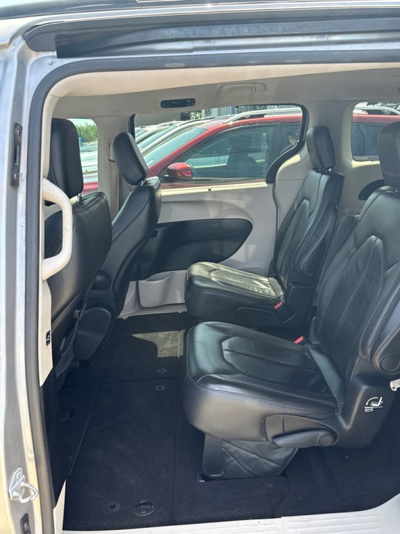 2017 Chrysler Pacifica Image 7