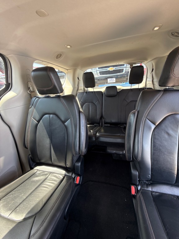 2017 Chrysler Pacifica Image 8