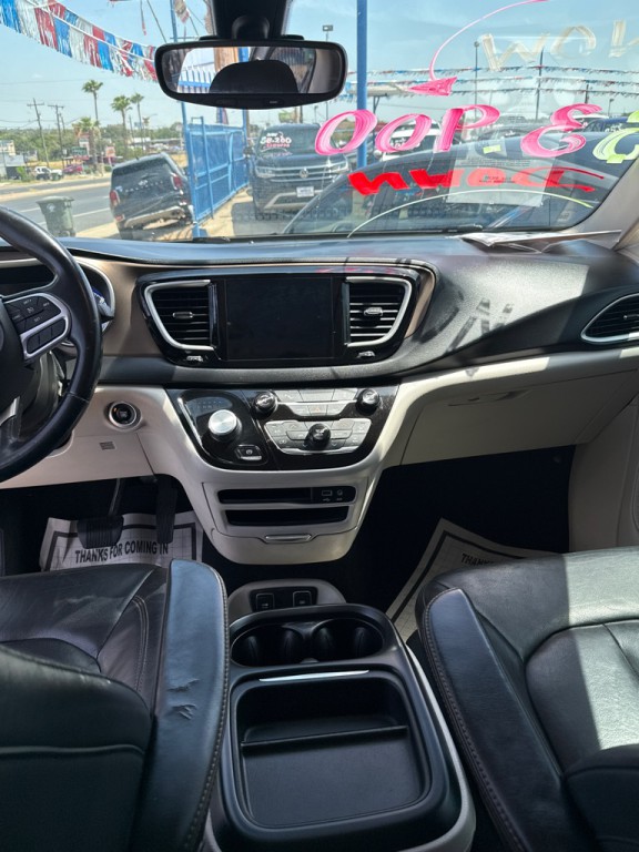 2017 Chrysler Pacifica Image 9