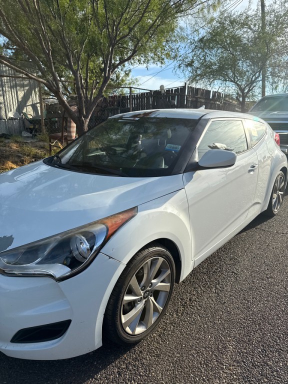 2016 Hyundai Veloster Image 2