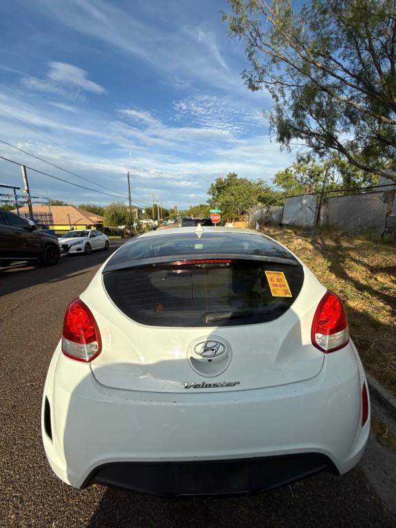 2016 Hyundai Veloster Image 4
