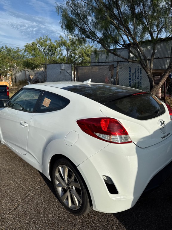 2016 Hyundai Veloster Image 6