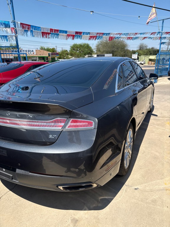 2016 Lincoln MKZ Image 3
