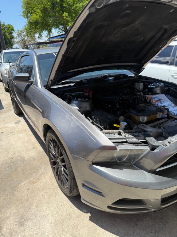 2013 Ford Mustang Image 2
