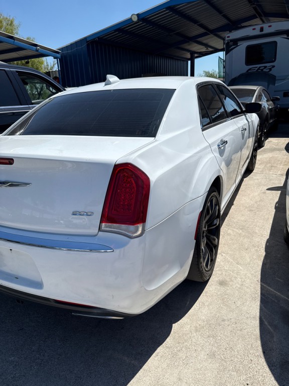 2018 Chrysler 300 Image 3