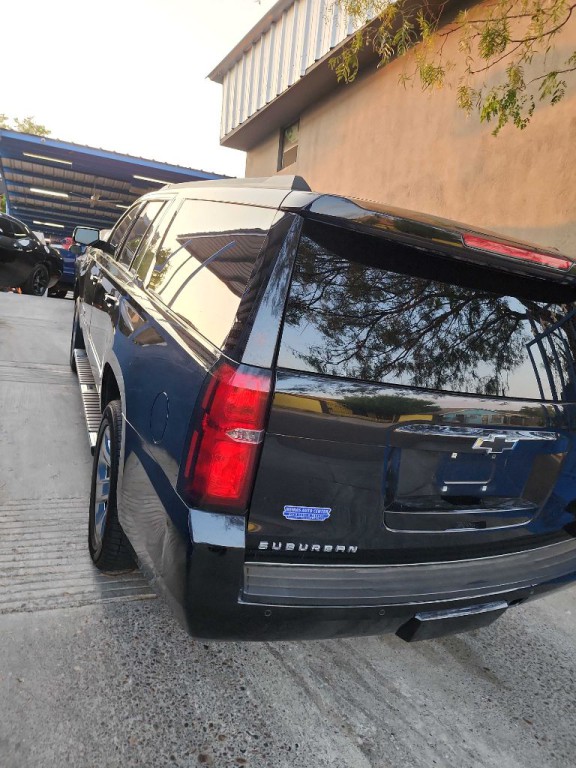 2019 Chevrolet Suburban Image 4