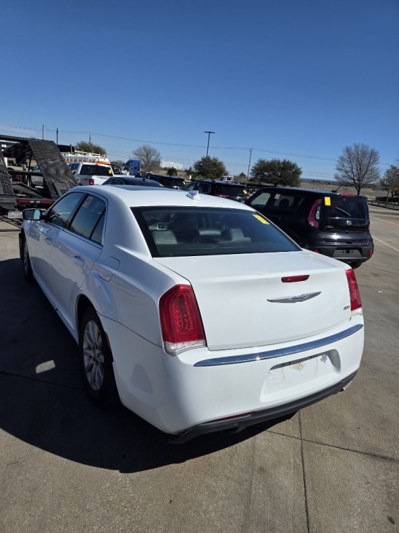 2016 Chrysler 300 Image 1