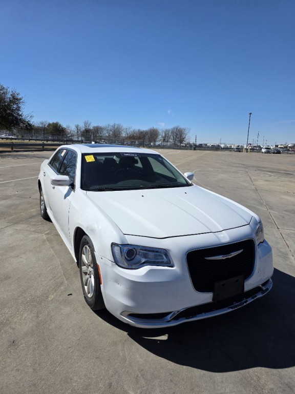 2016 Chrysler 300 Image 4