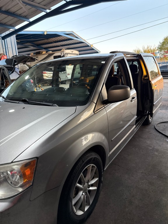2016 Dodge Grand Caravan Image 2