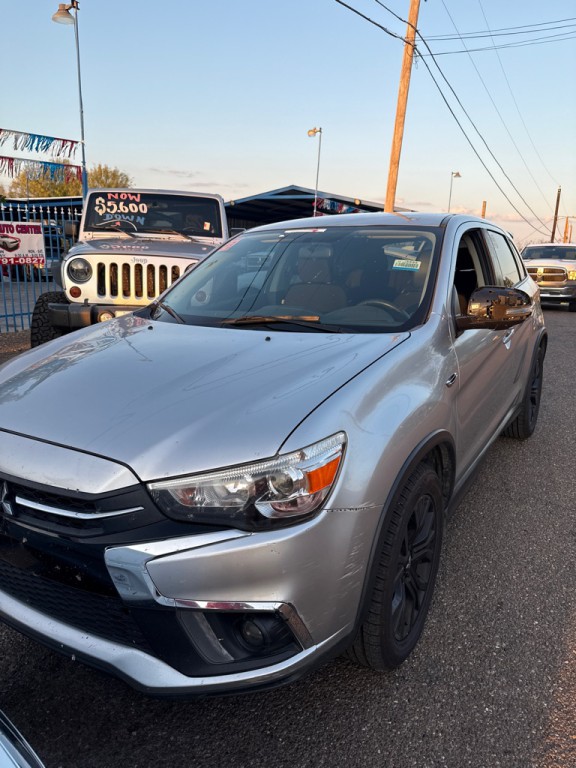 2018 Mitsubishi Outlander Image 2