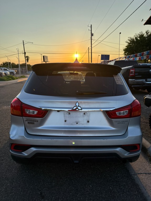 2018 Mitsubishi Outlander Image 1