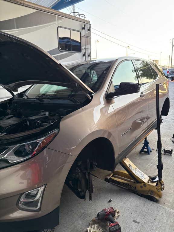 2019 Chevrolet Equinox Image 2