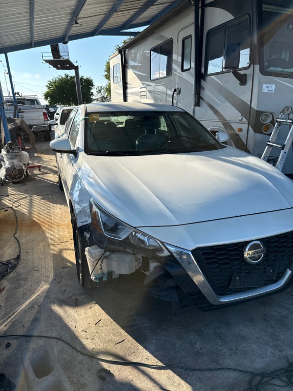 2019 Nissan Altima Image 2