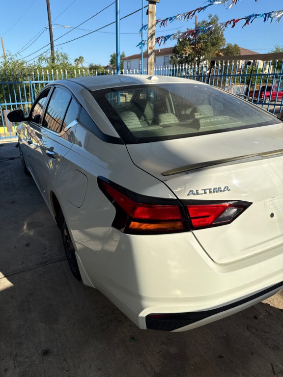 2019 Nissan Altima Image 4