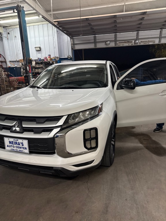 2020 Mitsubishi Outlander Image 2