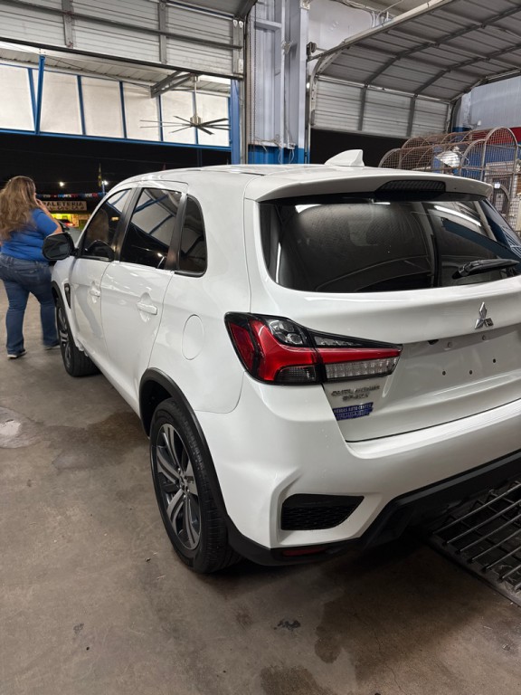 2020 Mitsubishi Outlander Image 3