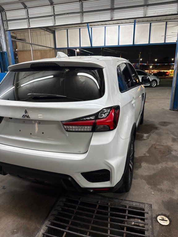 2020 Mitsubishi Outlander Image 4